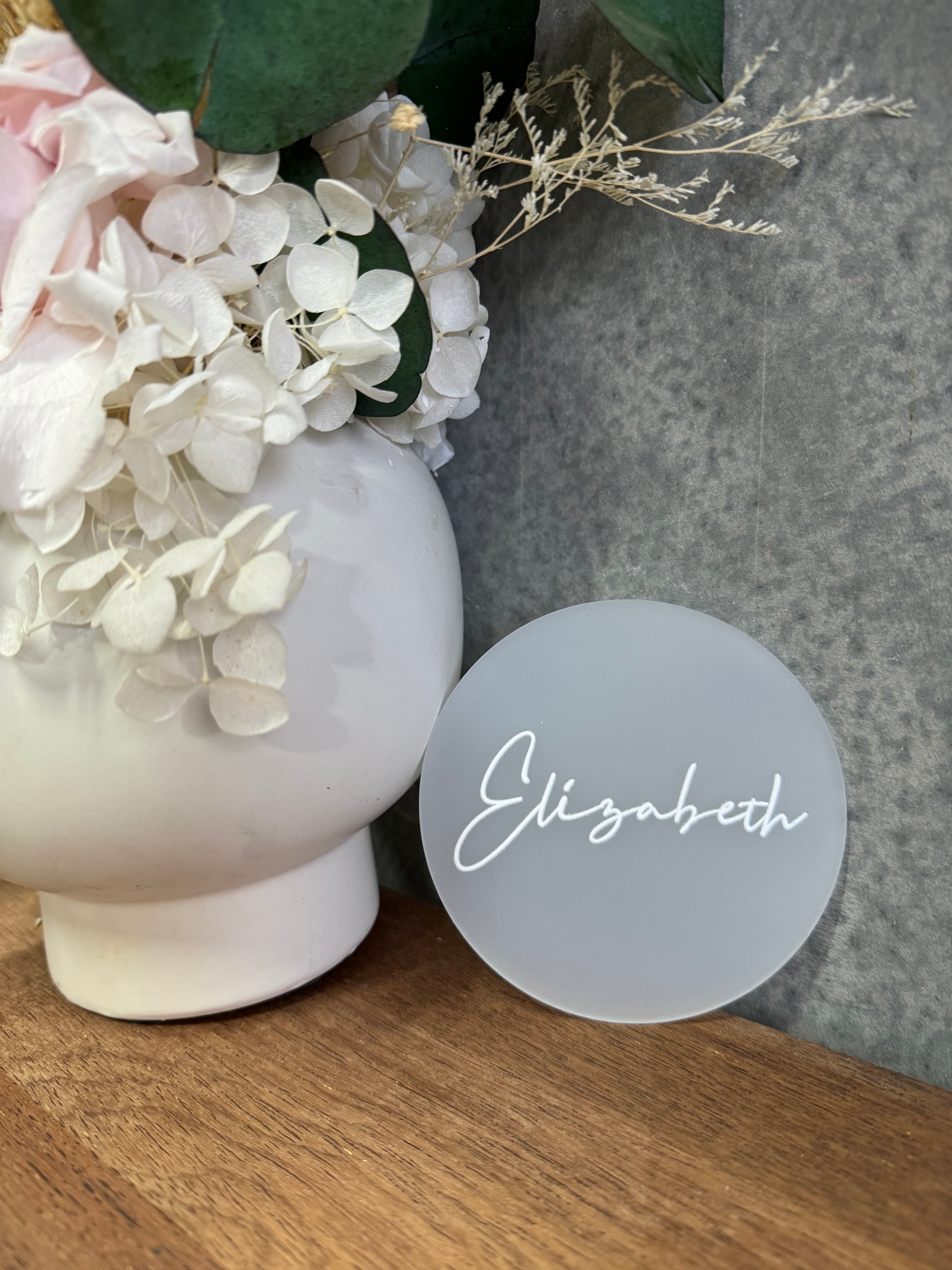 Round acrylic place cards