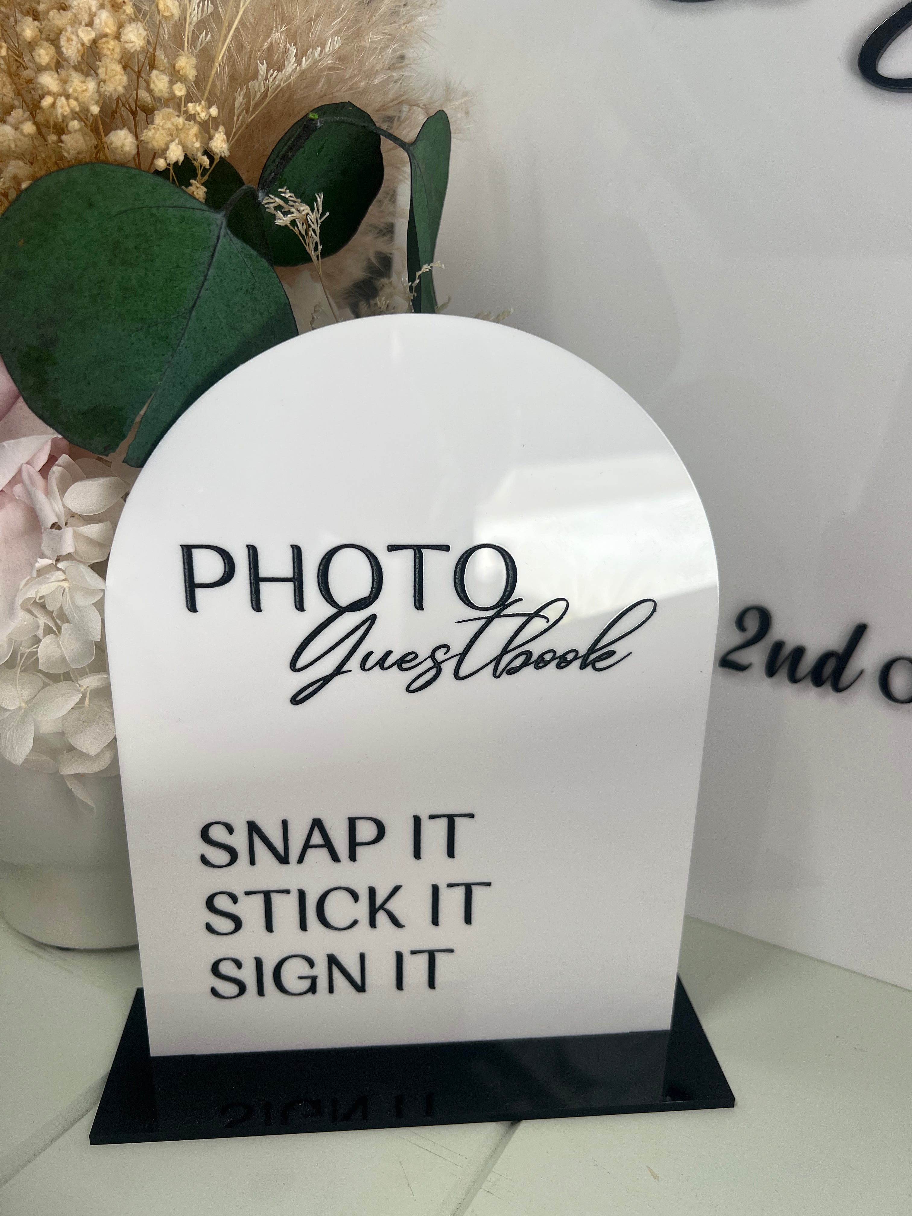 Customised table signs 2D – Two Daisies Creative